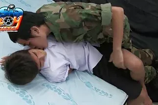 Fucks một gai nhat khong che người đàn ông trưởng thành trong một âm hộ rách nát.