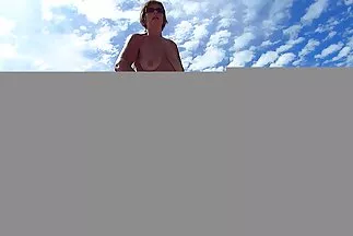 Một cô gái tóc nâu trong bộ đồ lót quyến xvideo gai nhat ban rũ đang chuẩn bị cho cuộc ân ái đặc biệt.