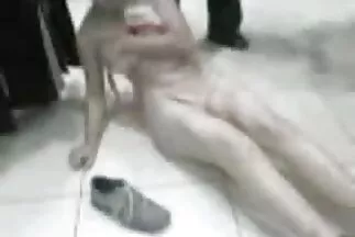Một bác sĩ phụ khoa trưởng thành chọn một sinh viên trẻ với bộ ngực gai nhat khoe lon đẹp.