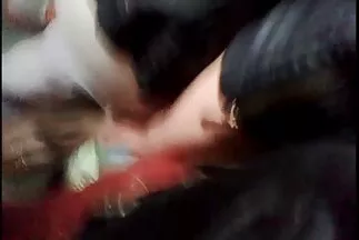 Một sex thu dam nhat cô gái châu Á dễ thương bị chặt vào mông trong phòng tập thể dục.