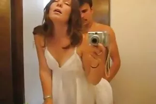 Swinger nhóm sex của hai cô gái người Nga với sự trao tay den du gai nhat đổi của bạn trai của họ.