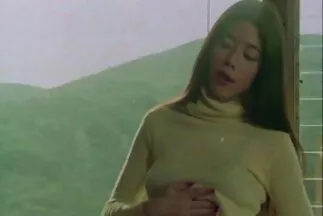 Cutie mặc quần lót tráng miệng chịch trên phim sex mỹ đen và nhật bản đi văng với anh kế của cô ấy.