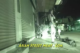Bố dán nó cho vợ và con gái và nói da đen gái nhật xem ai có con mèo chặt hơn.