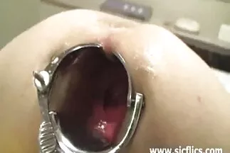 Người châu video sex gái nhật Á với chiến lợi phẩm tươi tốt bị mòn cứng trong tất cả các lỗ nước ép của cô ấy.