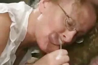 Dưới xnxx gai nhat váy gái xinh Nga.